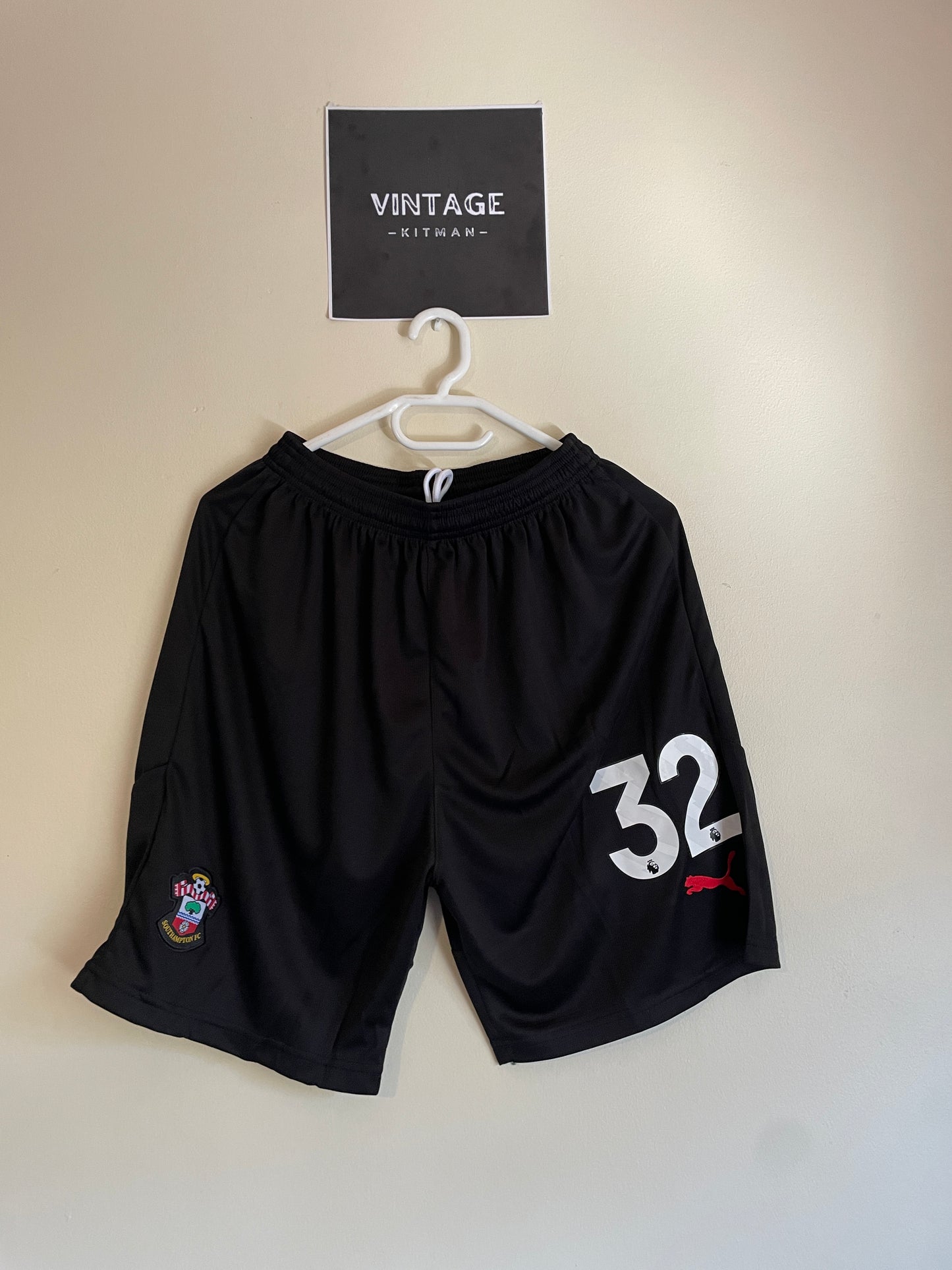 Southampton 2024/25 Home + Shorts #32 ONUACHU (L)