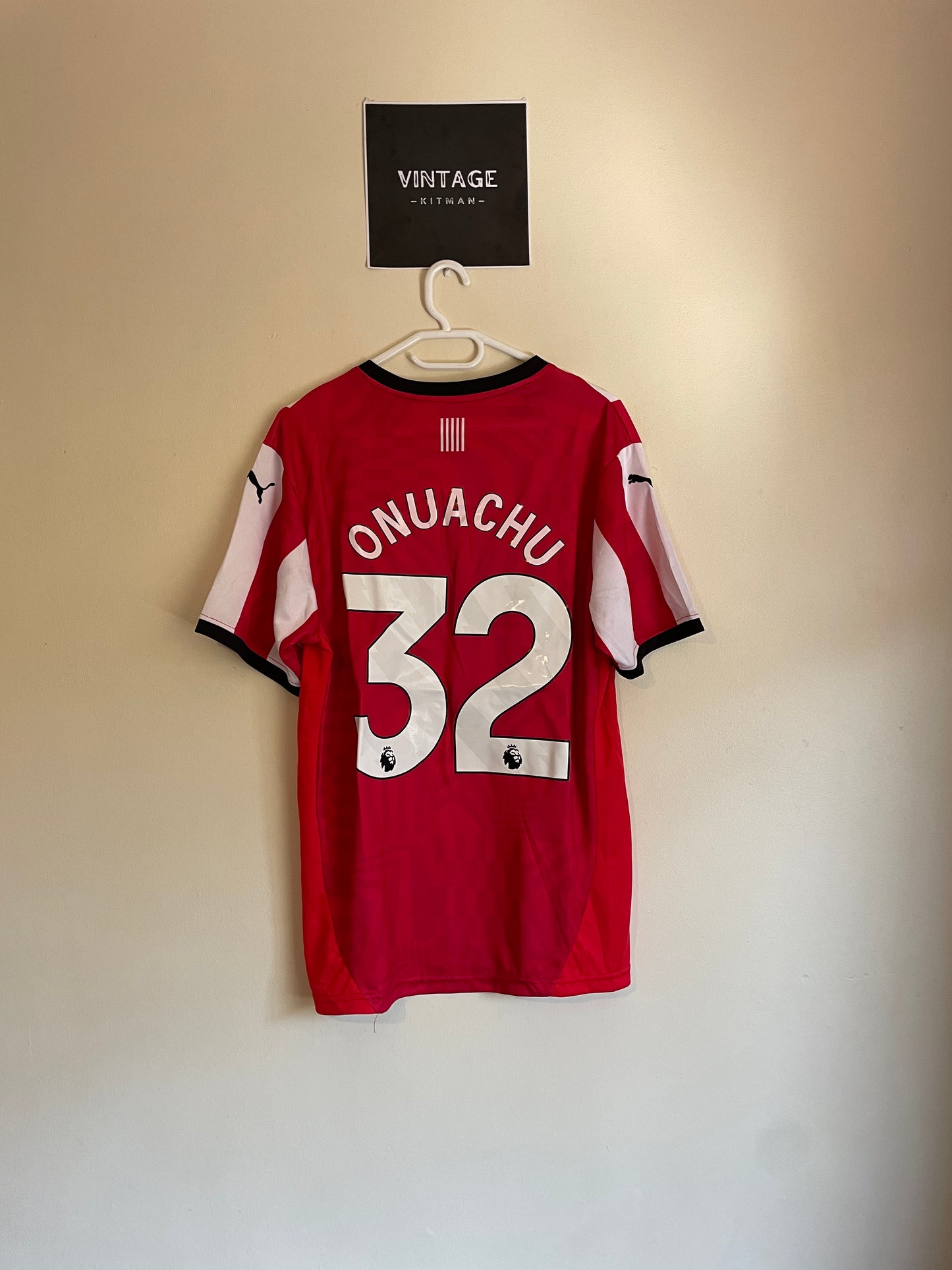 Southampton 2024/25 Home + Shorts #32 ONUACHU (L)