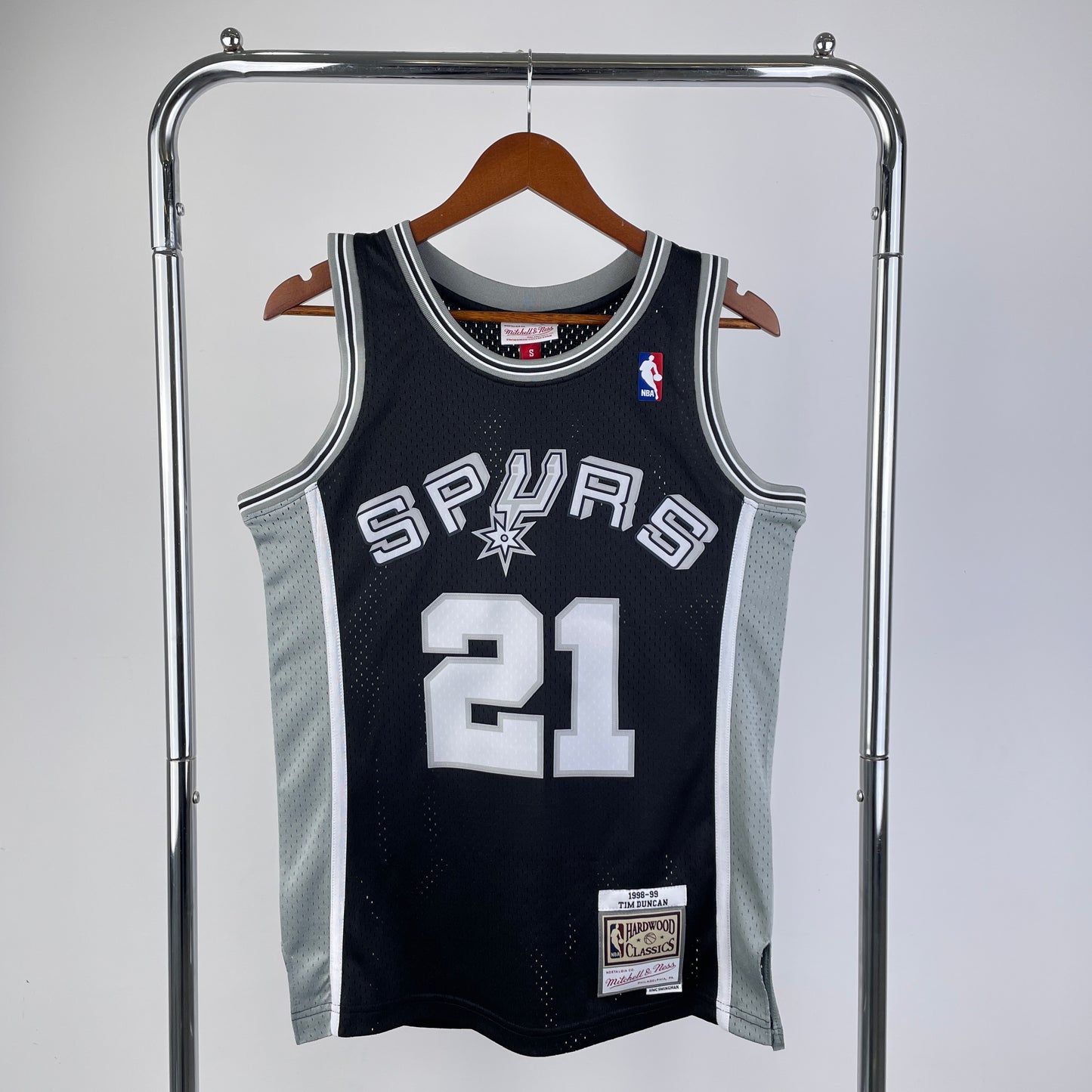 San Antonio Spurs 1998-99 Tim Duncan Mitchell & Ness Black Hardwood Classic Swingman Jersey