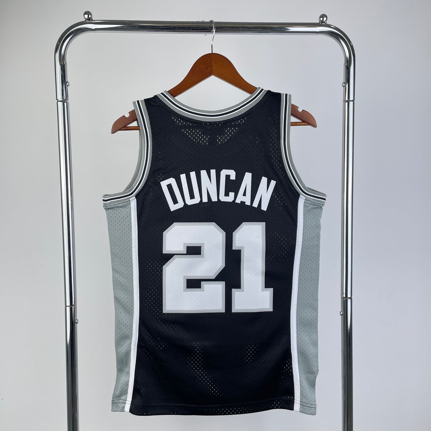San Antonio Spurs 1998-99 Tim Duncan Mitchell & Ness Black Hardwood Classic Swingman Jersey