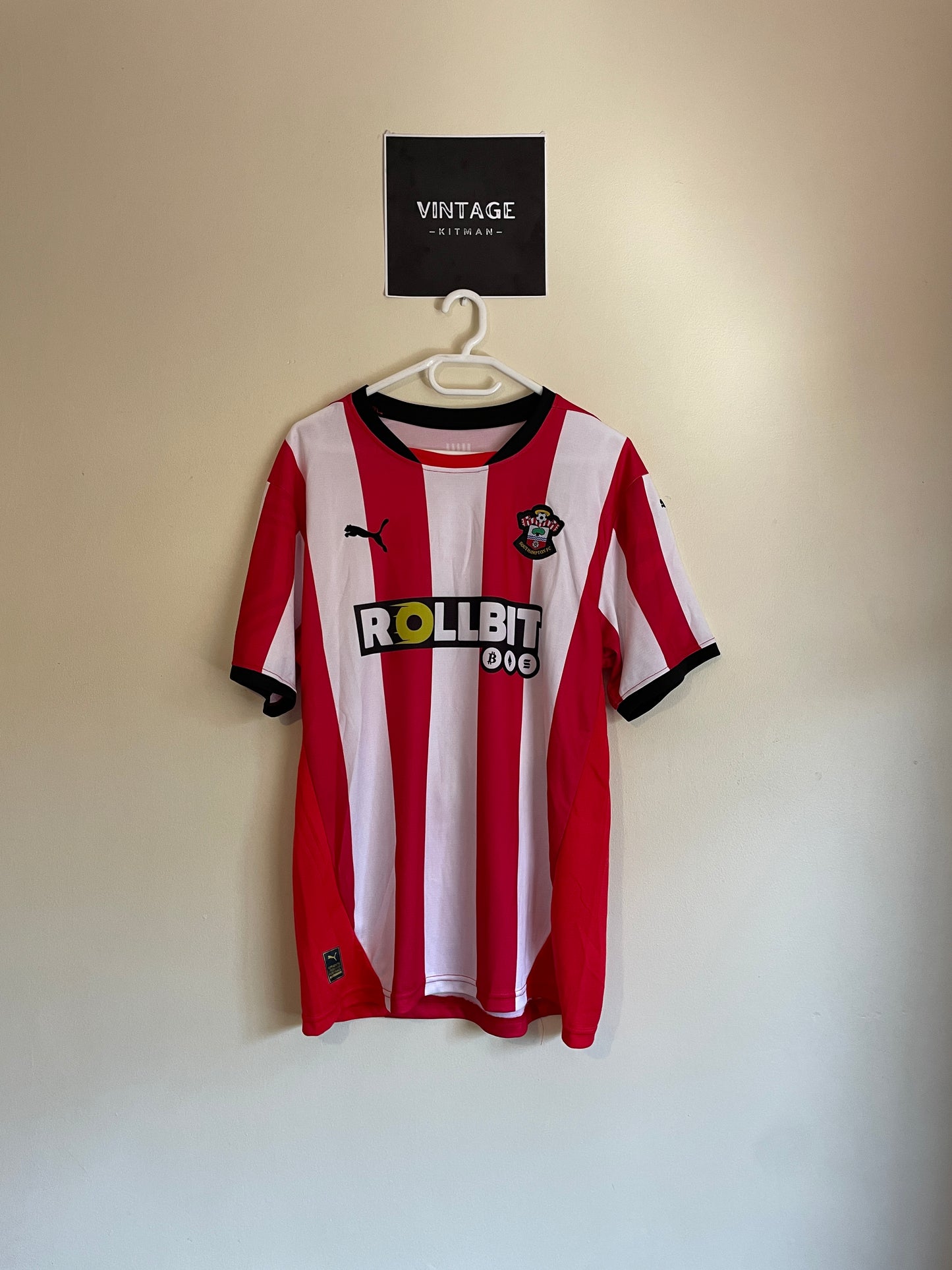 Southampton 2024/25 Home + Shorts #32 ONUACHU (L)