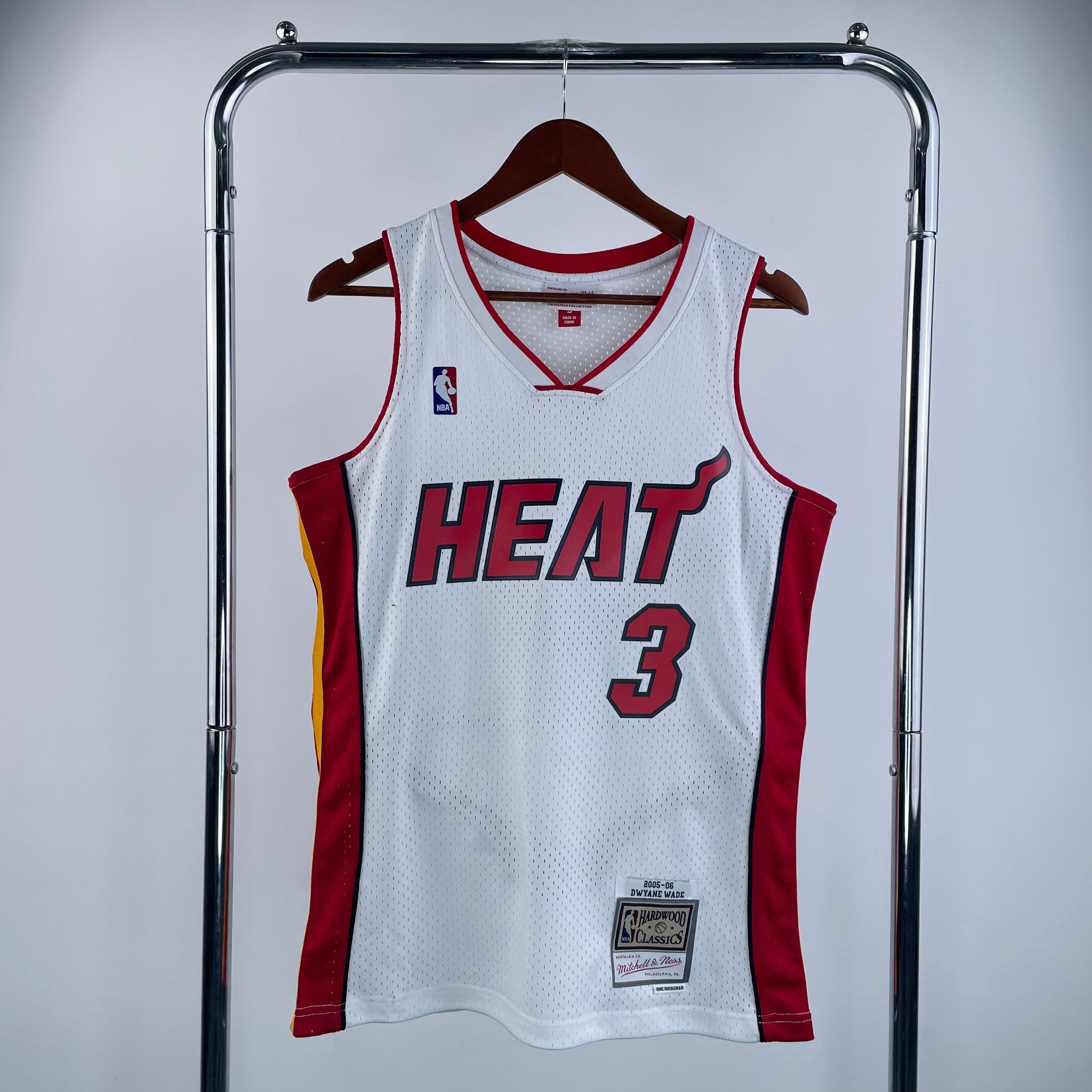 Miami Heat 2005-06 Dwayne Wade White Mitchel & Ness Hardwood Classics Swingman Jersey
