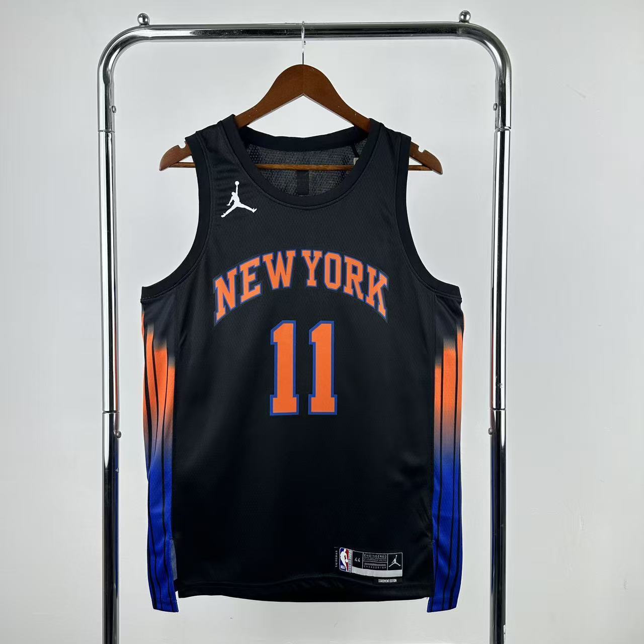 New York Knicks 2025-26 Black Swingman Jersey - Statement Edition