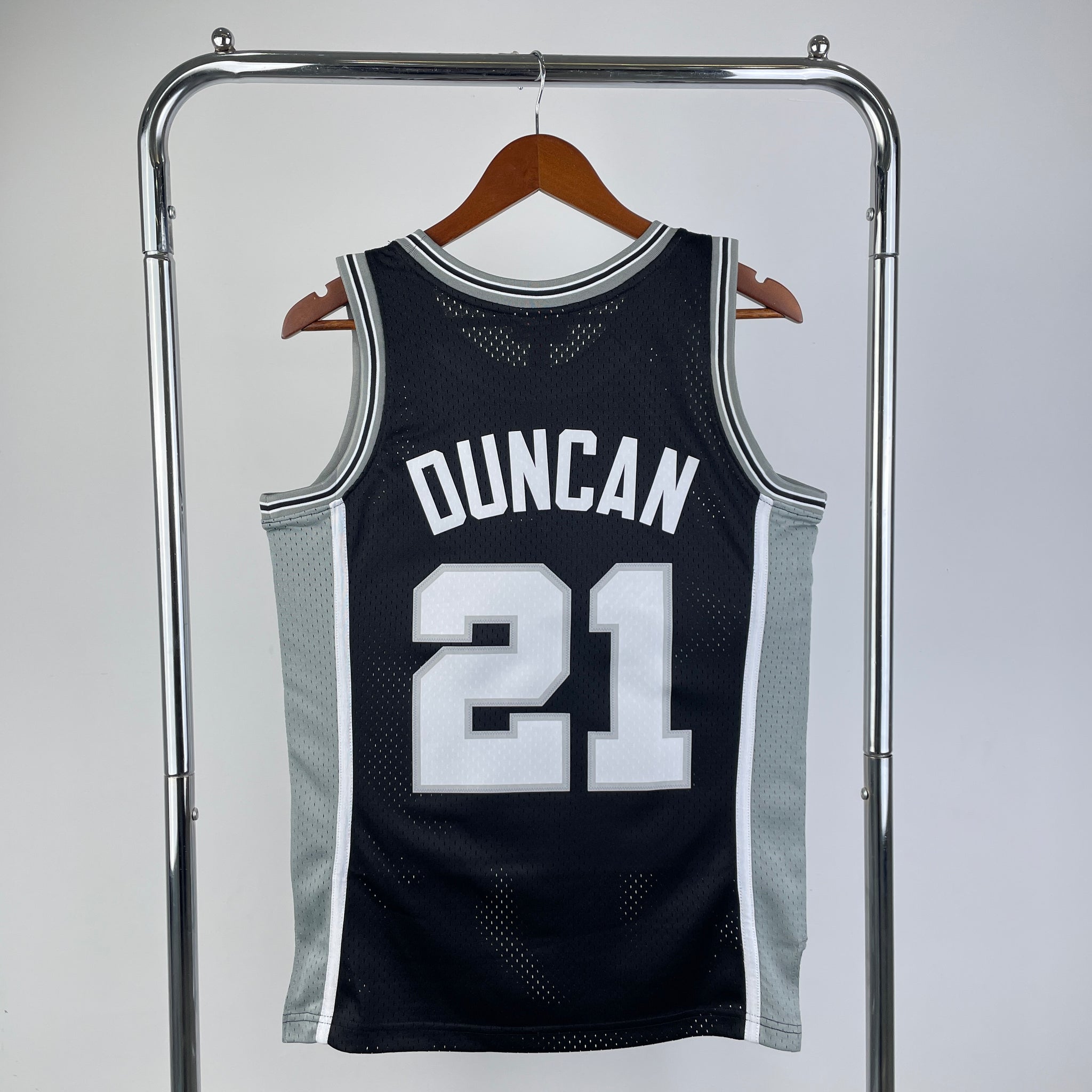 San Antonio Spurs 1998-99 Tim Duncan Mitchell & Ness Black Hardwood Classic Swingman Jersey