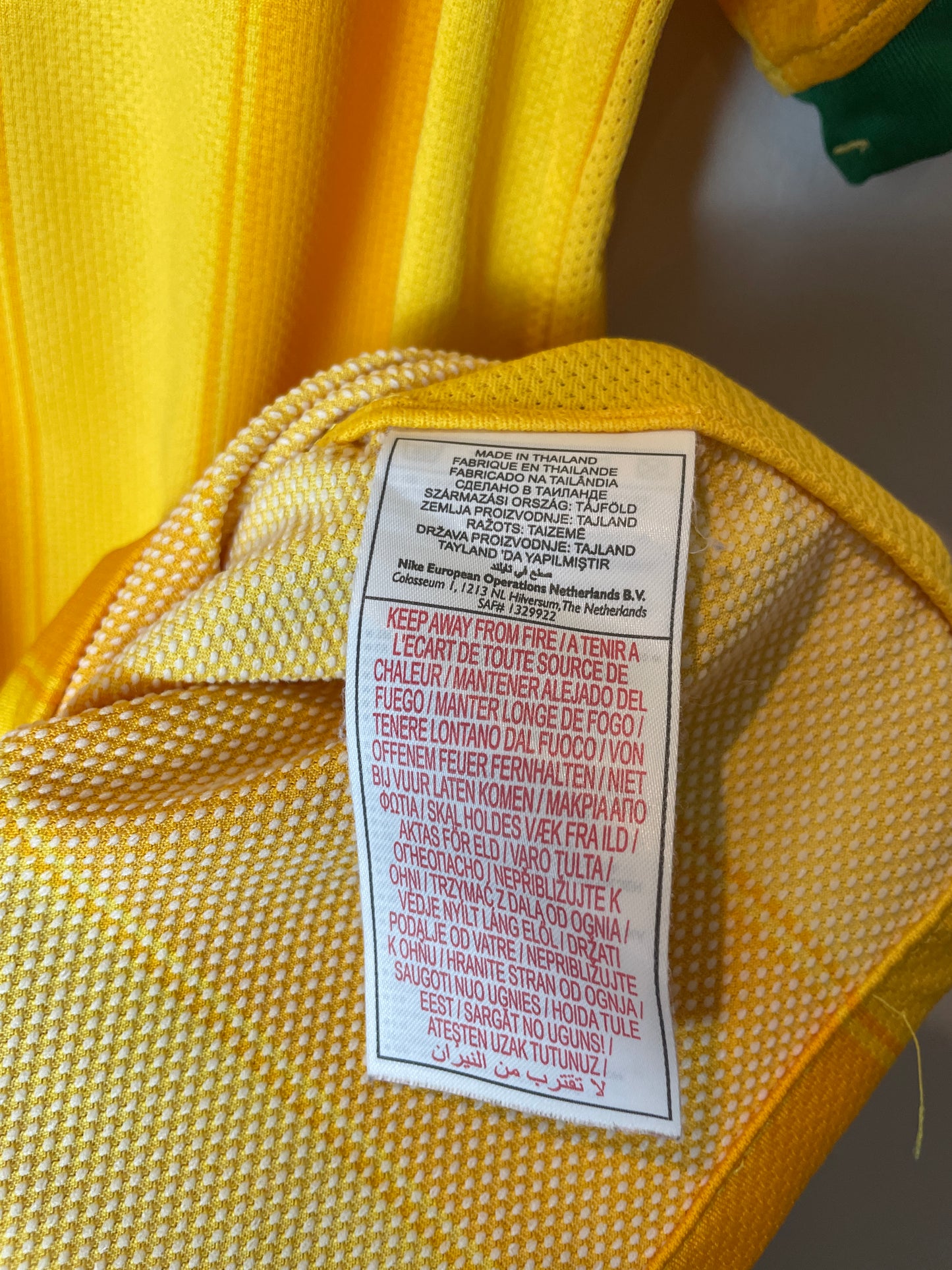 2011/12 Mamelodi Sundowns Home Retro Jersey #9 MPHELA *Original* M 9/10
